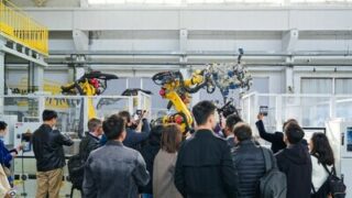 China Unicom a Huawei pomáhají společnosti Exquisite Automotive nasadit komerční flexibilní výrobní linku s 5G-Advanced