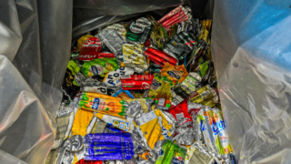 Živě: Povinné zálohy PET lahví se lidem nelíbí