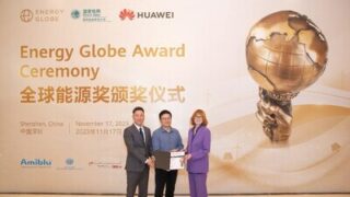 Inteligentní kampus s nulovými emisemi uhlíku, který vybudovala společnost Yancheng Power Supply Company, zajišťující rozvodnou síť v Ťiang-su, a společnost Huawei, získal ocenění Energy Globe Award