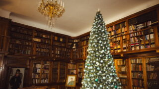 „Abecedu Vánoc“ na zámku Loučeň tvoří i originální ozdoby Tříkrálového stromečku