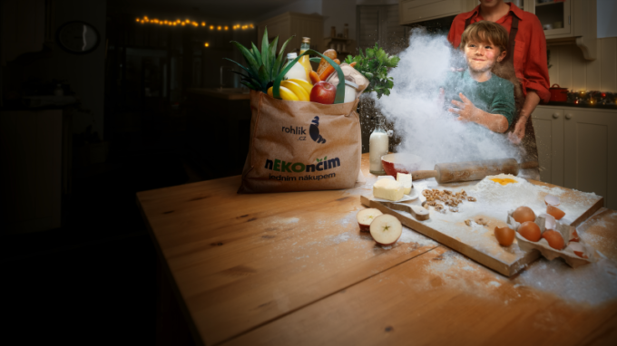 Vánoce jinak: Kampaň Rohlik.cz letos opět přináší magické kouzlo Vánoc a navazuje tak na loňský mezinárodní úspěch v kreativě