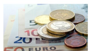 Komedie: ODS tančí na hraně své zrady, když jasně neodmítne euro