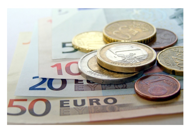 Komedie: ODS tančí na hraně své zrady, když jasně neodmítne euro