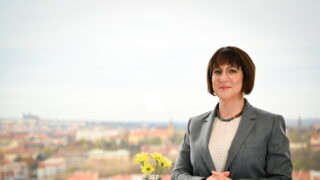 Rektorského žezla na Vysoké škole NEWTON se ujímá Anna Plechatá Krausová