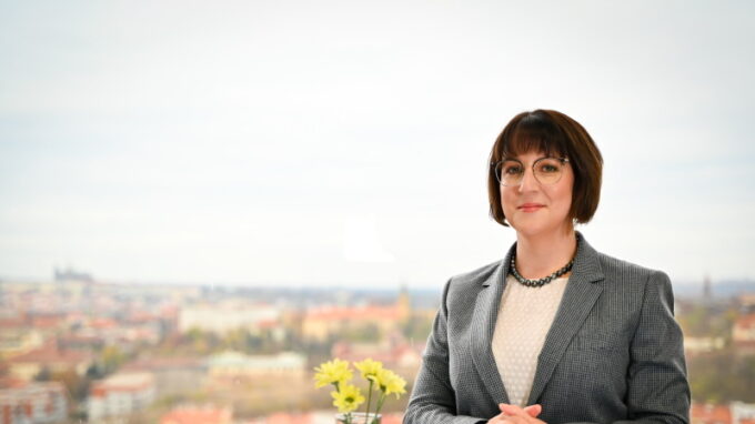 Rektorského žezla na Vysoké škole NEWTON se ujímá Anna Plechatá Krausová