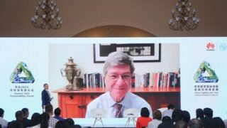 Huawei Fórum o udržitelnosti: Jeffrey Sachs podpořil řešení výzev udržitelného rozvoje pomocí technologií