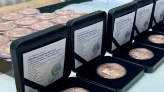 Nejstarší osídlení Ostravy přibližuje třetí medaile ze seriálu Osm století města