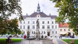 Ipsos: Česká veřejnost preferuje mimosoudní dohodu s Lichtenštejny