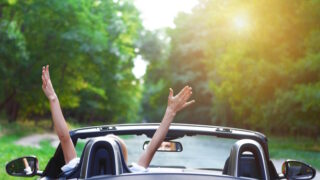 Exkluzivní vánoční dárek za příznivou cenu? Pořádný sporťák nemusí stát miliony