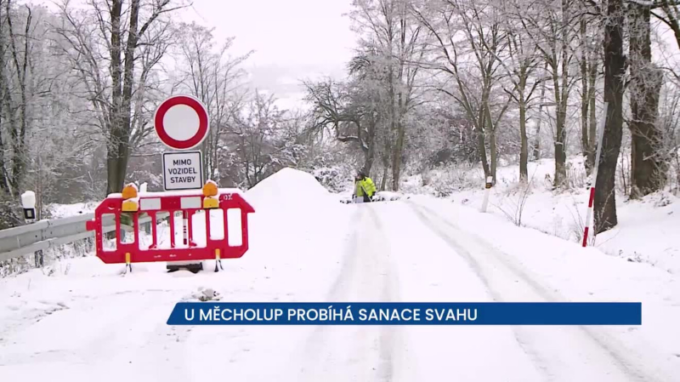 U Měcholup probíhá sanace svahu, zvýšená pozornost platí při průjezdu pod viaduktem v obci