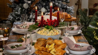 Štědrovečerní hostina s Rohlíkem: Kapra i salát koupíte na jednom místě