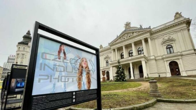 Před Mahenovým divadlem září (nejen) plazma v hlavní roli