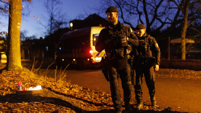 Desítky policistů od úterního rána 19. prosince 2023 pročesávají Klánovický les u Prahy.