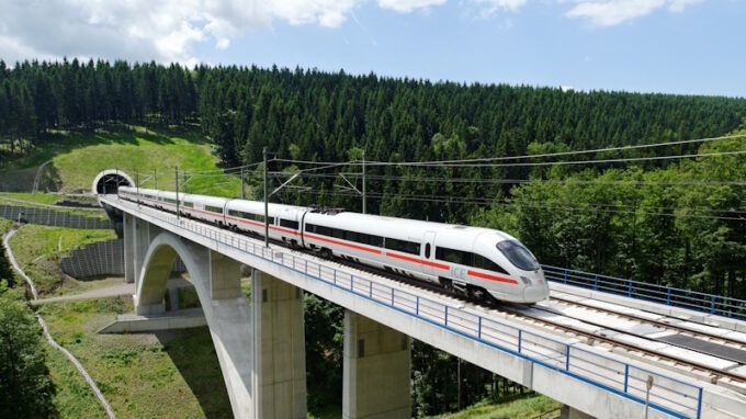 Živě: Z Prahy do Drážďan pod hodinu – klíčový projekt česko-německé spolupráce