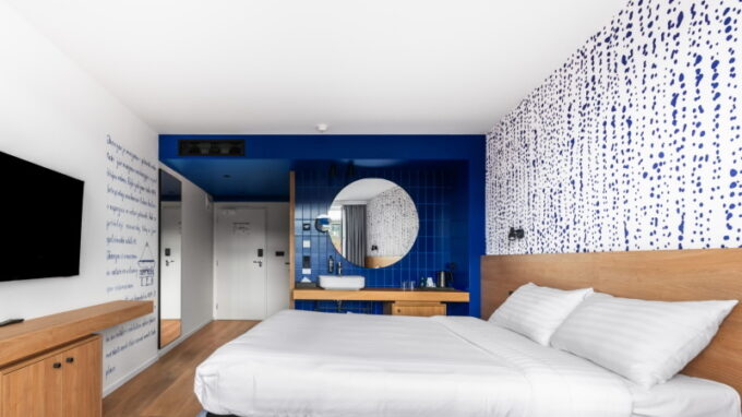 Tradiční motivy a moderní komfort v nově otevřeném hotelu ibis Styles Rožnov pod Radhoštěm