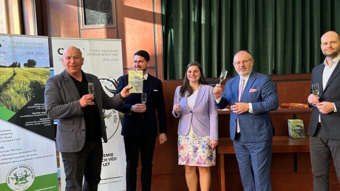 ČAZV pokřtila knihu vydanou k příležitosti svého stoletého výročí