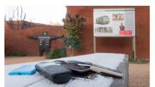 Starý mobil jako dětská vstupenka do Zoo Praha