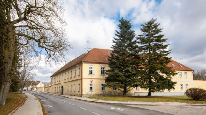 Jindřichův Hradec vyhlásil tendr na komplexní řešení prostoru Dukelských kasáren pro developerské společnosti a stavební podnikatele