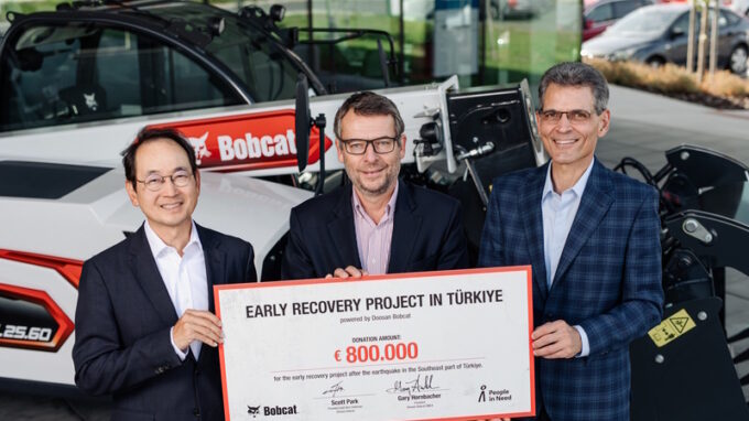 Rok poté: Společnost Doosan Bobcat pomohla 553 malým podnikům v zemětřesením postiženém Turecku