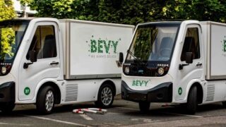 Ráno potraviny, večer krabičková dieta. Analýza Bevy.city ukazuje návyky spotřebitelů při doručování zásilek kurýry