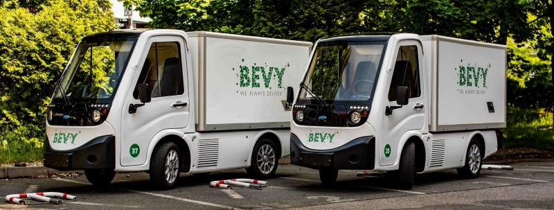 Ráno potraviny, večer krabičková dieta. Analýza Bevy.city ukazuje návyky spotřebitelů při doručování zásilek kurýry