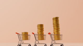 Máme inflaci nižší než v eurozóně. Koruna ještě oslabí. Nemá cenu s výměnou peněz na dovolenou váhat. Hypotéky budou ještě levnější. Trh nemovitostí ožije