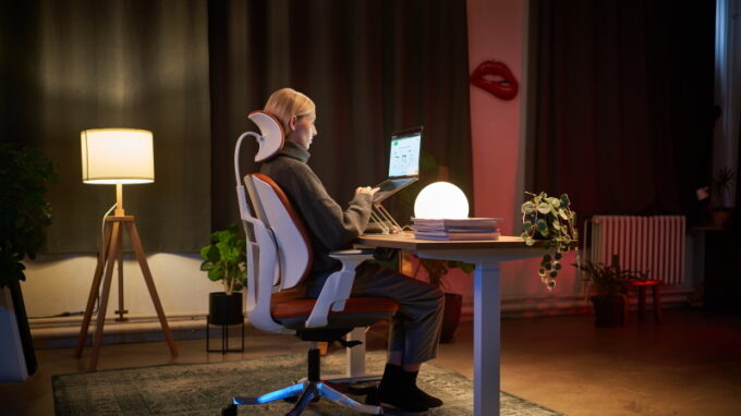 Správné sezení a ergonomické židle: Klíč k pohodlí a efektivitě