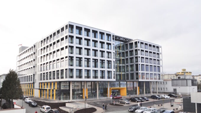 Živě: Slavnostní otevření pavilonu urgentního příjmu v Pardubicích