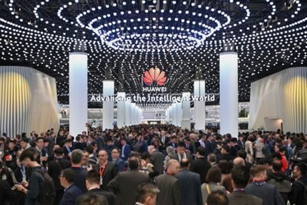 Huawei rozvíjí inteligenci, operátoři vstupují do prvního roku komerčního provozu 5.5G