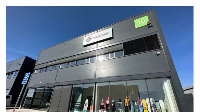 Snowboardel otevřel jednu z největších prodejen v Evropě