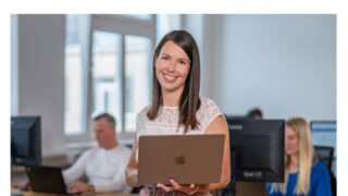 Chceš studovat a zároveň pracovat? Díky programu Work & Study na Unicorn University zvládneš obojí