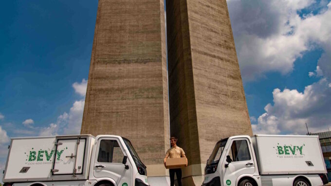 Průměrná výše spropitného při doručování potravin je 13 korun, vyplývá to z analýzy Bevy.city