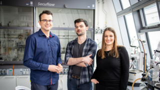 Tým chemiků z Akademie věd odhalil tajemství azulenu