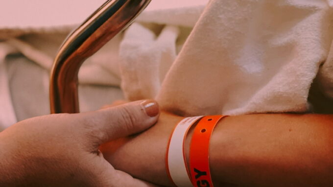 Kvůli pobytům v nemocnici přicházejí Češi o miliardy. Zapomínají totiž na životní pojištění