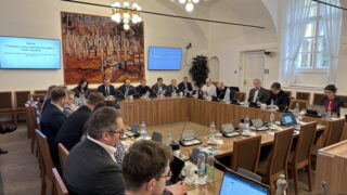 Nedostatečná legislativa ohrožuje družstevní bydlení, shodli se účastníci odborného semináře ve sněmovně. Se současným stavem není spokojeno 95 % družstevníků