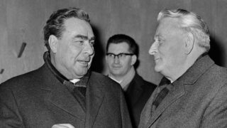 Zleva Leonid Iljič Brežněv a prezident republiky a první tajemník ÚV KSČ Antonín Novotný