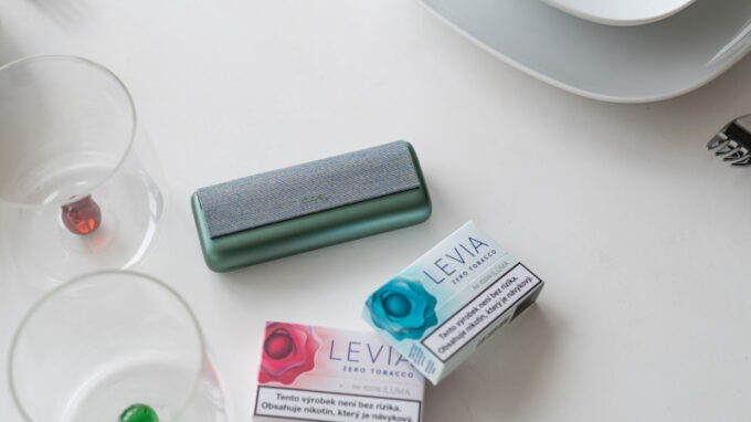 Společnost Philip Morris urychluje cestu k budoucnosti bez kouře; v Česku představila inovativní náplně bez tabáku