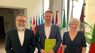 Pro lepší obecní mobilitu. Společnost Direct auto se stala novým partnerem SMS ČR a jeho inovativní platformy OBEC 2030