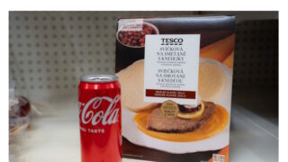 Tesco rozšiřuje nabídku výhodného menu do všech prodejen. Hodí se na obědy, večeře i svačiny