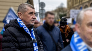 Andrej Babiš a vpravo za ním by měla být jeho blízká spolupracovnice Aneta Zicklerová