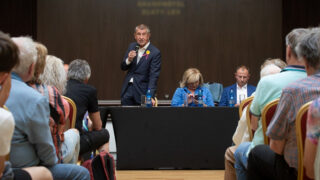 Andrej Babiš na děbatě Potkejme se