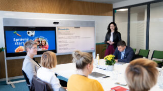 Cílem programu je podpora charitativních projektů zaměřených na děti a mladé lidi