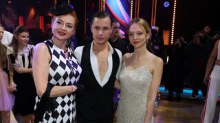 Oskar Hes a matkou a partnerkou