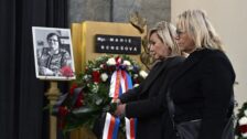 Alena Schillerová a Klára Dostálová na pohřbu Marie Benešové
