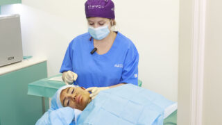 Eva Feuereislová na estetickém zákroku.