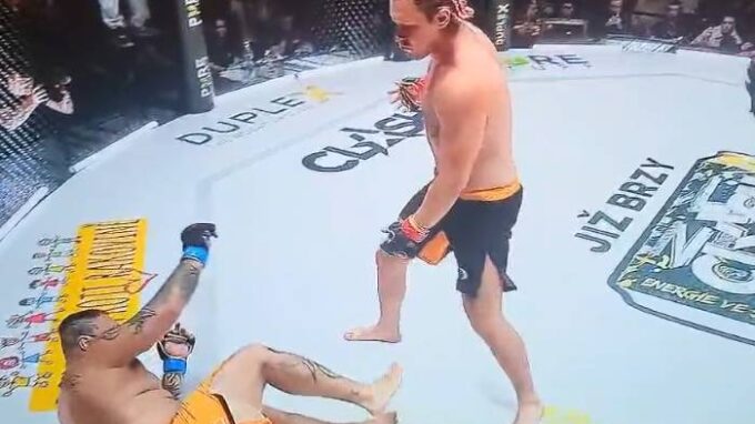 Kotlár na zemi po úderu Krakena