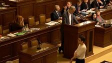 Sněmovna opět přerušila debatu o vyslovení důvěry vládě
