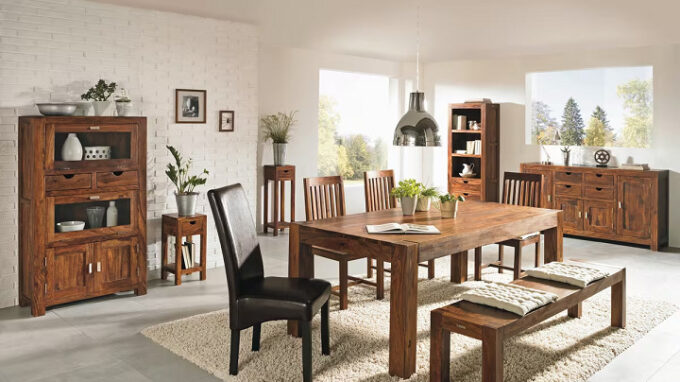 Stůl masiv s jídelní lavicí a židlemi (