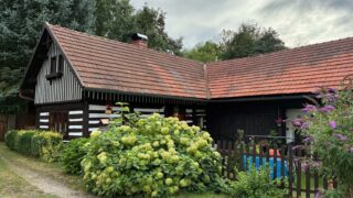 Chaloupka z filmu S čerty nejsou žerty