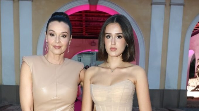 Iva Kubelková, Karolína Jirásková